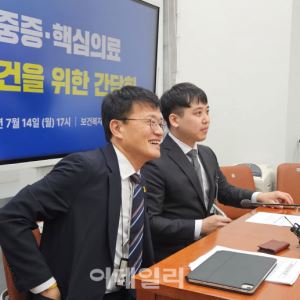 복귀 운뗀 전공의들, 국회는 "조속 복귀 기대" 화답