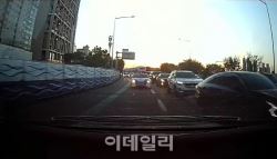 꽉 막힌 도로서 갑자기 `출산 진통`…경찰차 순발력, 출산 도왔다