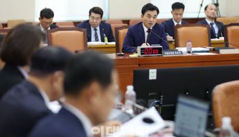 국방장관 후보자, 떳떳하면 병적기록 제출하면 될 일인데