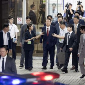 "尹독방 인권침해…에어컨 놔달라" 인권위에 진정 '우르르'