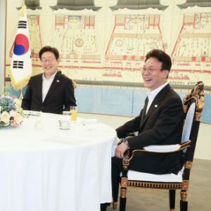 국힘 "집중호우 초토화, 李대통령 '감자전 만찬'이 웬말?"