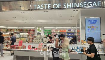 "성수·홍대 핫플을 한 곳에"… 새 단장한 신세계免 명동점
