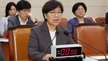 정은경 "'코로나 영웅' 명칭 과분…방역당국 신뢰에 감사"