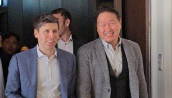 최태원 회장, 올트먼 오픈AI CEO 만나…AI 생태계 협력