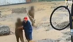 "살려주세요"…산사태에 매몰된 일가족 구한 주유소 직원들