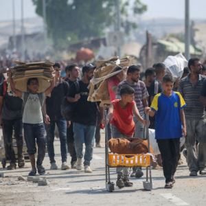 '가자지구 기아 심각' 비난에…이스라엘군 구호품 공중 배급