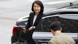 빵 먹으며 극우 유튜브로...'휴가반려 유감' 이진숙에 與 맹공