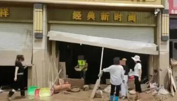갑작스런 폭우에 금 20kg 떠내려가...보물찾기 아수라장