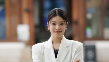 英무대 다시 서는 김수하 “태극기 두른 마음, K리듬 선보일 것”