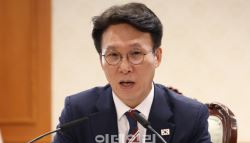 [포토]김민석 총리, 이태원참사 추모위 위원 위촉식 및 회의
