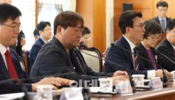 [포토] 이태원참사 추모 위원회 위원 위촉식 및 회의