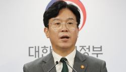 “직 걸겠다”던 고용장관…일주일 만에 또 사고 터졌다
