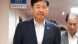 [포토]국무회의 입장하는 구윤철 경제부총리