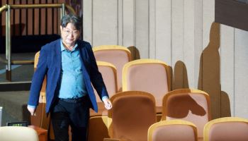 '주식 차명거래 의혹' 이춘석, 민주당 자진탈당…법사위원장도 사임