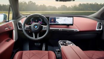 BMW, 전기 스포츠 액티비티차 ‘뉴 iX’ 출시