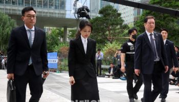 헌정 사상 전 영부인 첫 ‘공개 소환’