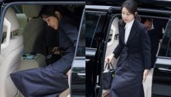 "김건희, 스캔들 중심" "디올 가방, 정권 붕괴 트리거"...외신도 주목