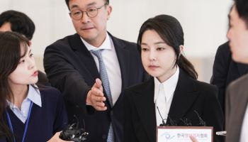 특검 "김건희 조사, 절반 넘어…저녁 조사 미정"