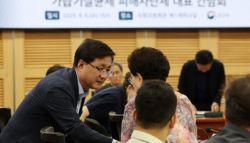 가습기살균제 유족 만난 환경장관 “피해자 중심 제도 개선 추진”