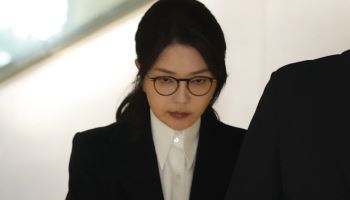 김건희 여사, 조사 마치고 자택으로 이동