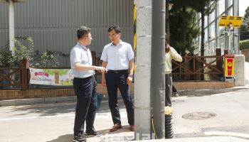 이기재 양천구청장, 전신주 신속한 이설 실시