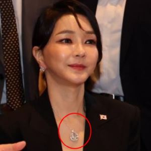 김건희, 또 바뀐 해명…"가짜 목걸이, 母에 선물하고 빌린 것"