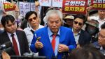 [단독]전광훈 '자금줄' 의혹 선교카드…농협銀 "문제없다" 결론