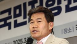 전한길 “국힘, 윤석열 잘못 안고 가야...아버지 버릴 수 있나”