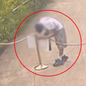 문화유산에 아이돌 스티커 '덕지덕지' 붙인 소속사…"흔적 남아"