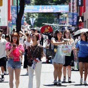 “단체 관광객만?”vs“한국 갈래”…中 무비자 빗장 풀었더니