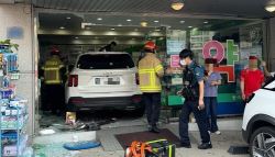 화성서 60대가 운전한 SUV 약국 돌진... 약사 숨져