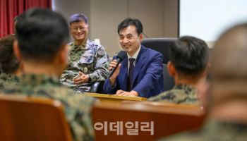 '헌법수호 장병' 포상…영관장교 진급 발표까지 미룰 일인가[김관용의 軍界一學]