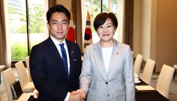 송미령·고이즈미, 7년만에 한일 농업장관 양자 면담