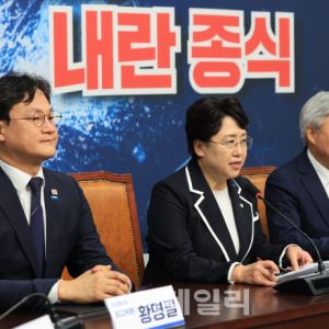 [포토]김선민 권한대행, '조국 전 대표 특별사면 입장발표'                                                                                                                                       