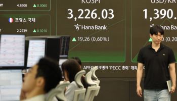 코스피, 하루만에 다시 3200선 밑으로…개인만 ‘사자’