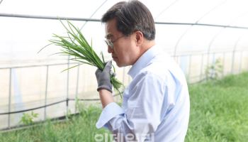 '친환경급식 수호자' 김동연 "제가 있는 한 후퇴는 없다"