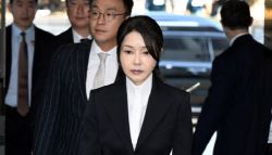 수용번호 ‘4398' 단 김건희, 2평 독방 수감…“식사 못할 상황”