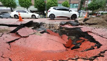 폭우에 종로구서 포트홀 5개 발생…차량통제