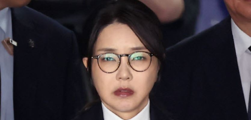 김건희, 구속 후 오늘 첫 조사…호송차 타고 특검 출석