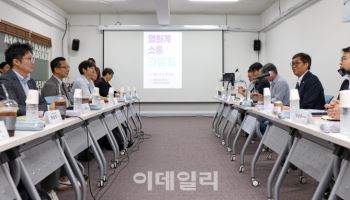 영화계 만난 최휘영 장관 "영화산업 생태계 회복 마지막 기회"