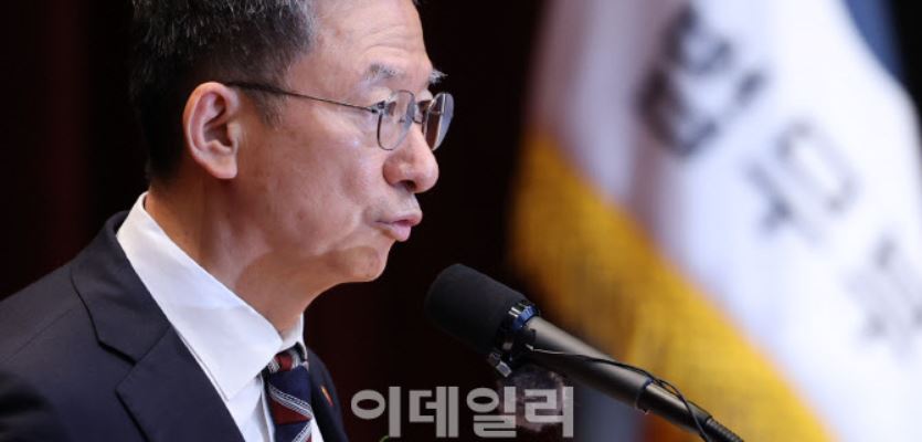 尹·김건희 '단독 접견' 중단…정성호 "모든 국민은 법 앞에 평등"