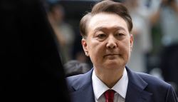 병원 간 윤석열 "발목에 '전자발찌'...'수갑'도 찼다"