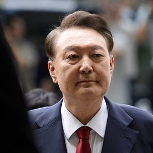 병원 간 윤석열 "발목에 '전자발찌'...'수갑'도 찼다"