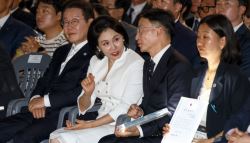 "李대통령 일 잘하신다"...이국종, 방시혁 등 국민임명식 '눈길'