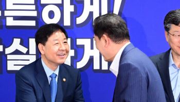 [포토]인사 나누는 김병기-구윤철