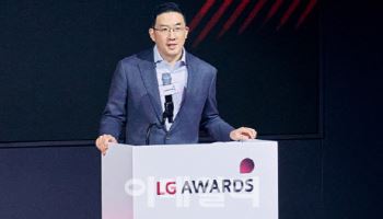 AI신약개발 이어 암 진단까지...LG·화학, 투트랙 전략으로 바이오 주도권 재탈환하나