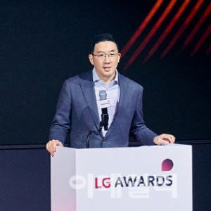 AI신약개발 이어 암 진단까지...LG·화학, 투트랙 전략으로 바이오 주도권 재탈환하나