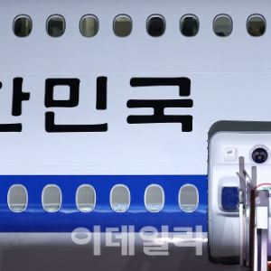 미·일 순방 강행군 마무리…李대통령, 3박6일 일정 마치고 귀국