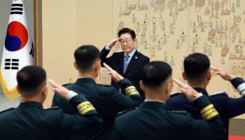 軍 초급간부 월급 6.6% 인상, 공무원의 두 배[국방예산안]