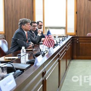 韓근로자 구금 사태 항의, 美도 '유감'…'비자 워킹그룹' 추진 논의 가속화